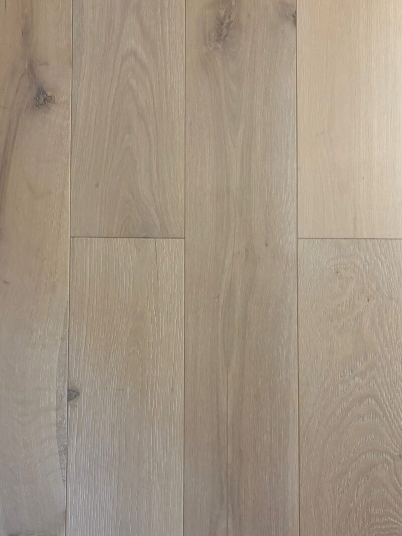 Richmond – Sienna Light Smoked, Brushed Wax Oiled White