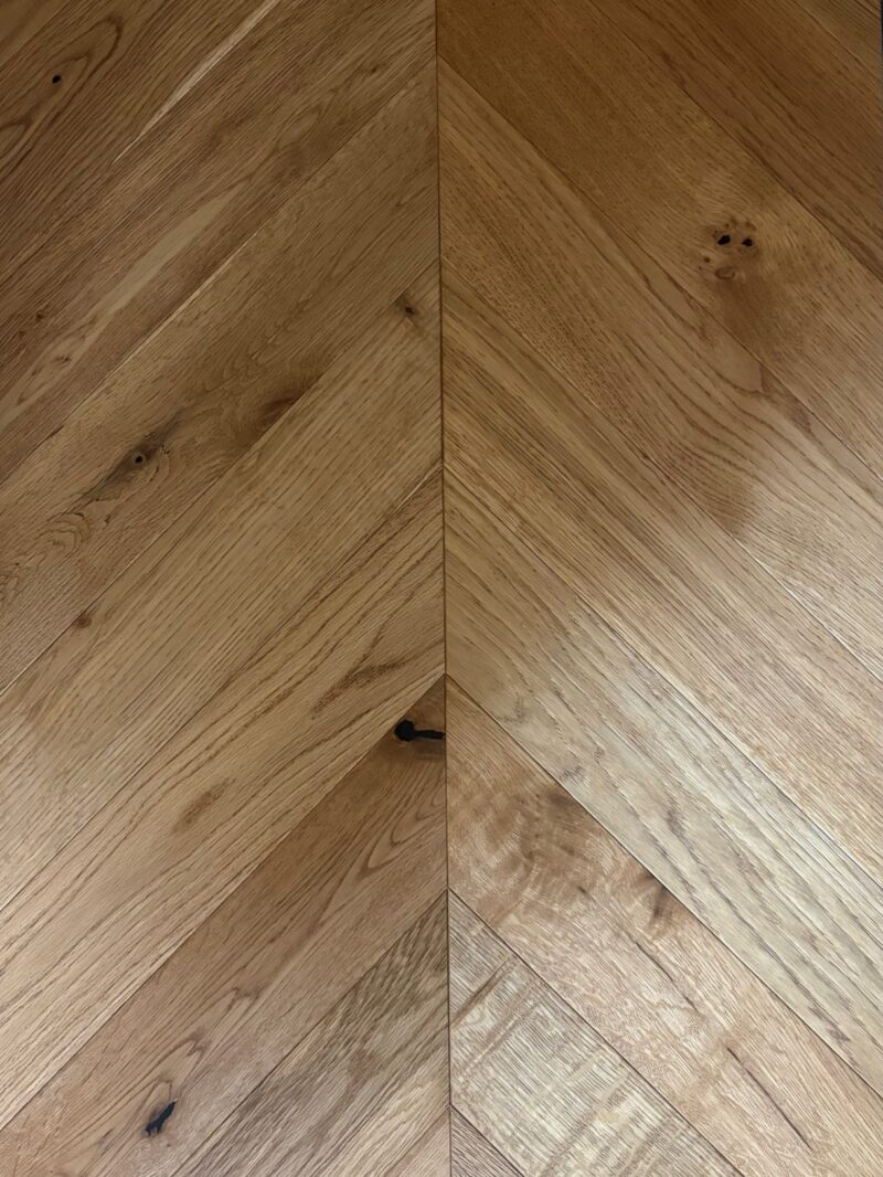 Knightsbridge – Whisky Light Smoked Brushed & UV Lacquered